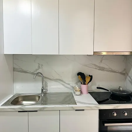 Διαμέρισμα Cozy Flat Near Air Albania Stadium 2 *
