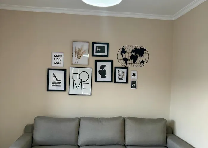 Διαμέρισμα Cozy Flat Near Air Albania Stadium 2 *